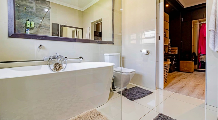 5 Bedroom Property for Sale in Verwoerdpark Gauteng