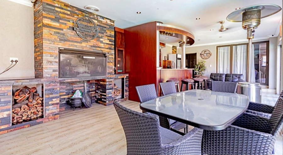 5 Bedroom Property for Sale in Verwoerdpark Gauteng