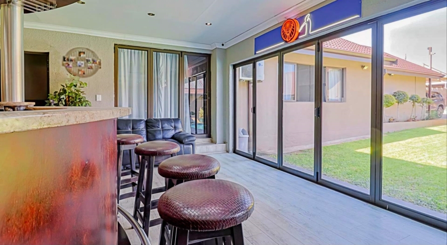 5 Bedroom Property for Sale in Verwoerdpark Gauteng