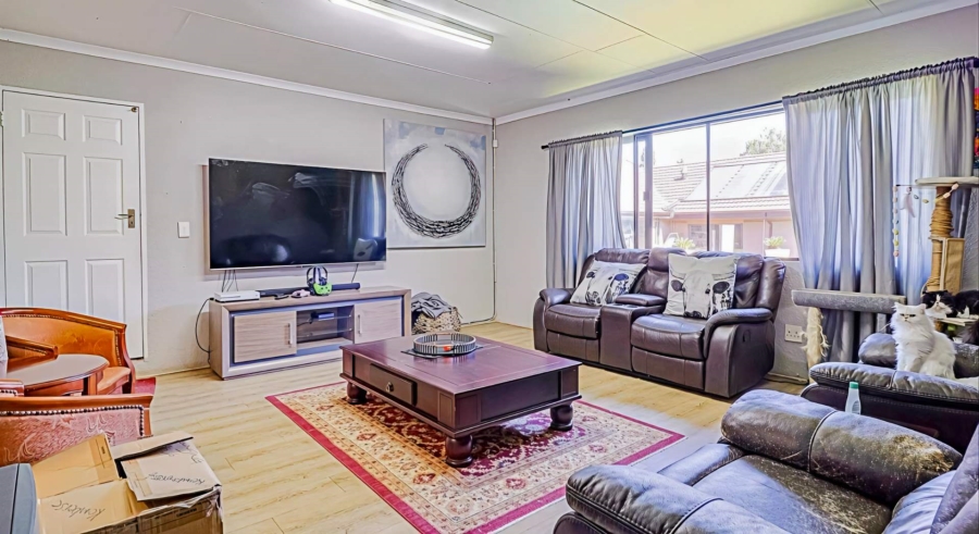 5 Bedroom Property for Sale in Verwoerdpark Gauteng