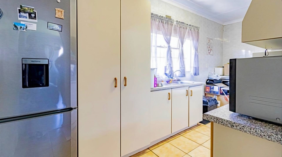 5 Bedroom Property for Sale in Verwoerdpark Gauteng