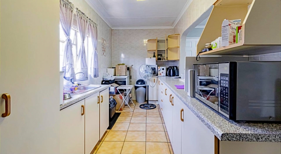 5 Bedroom Property for Sale in Verwoerdpark Gauteng
