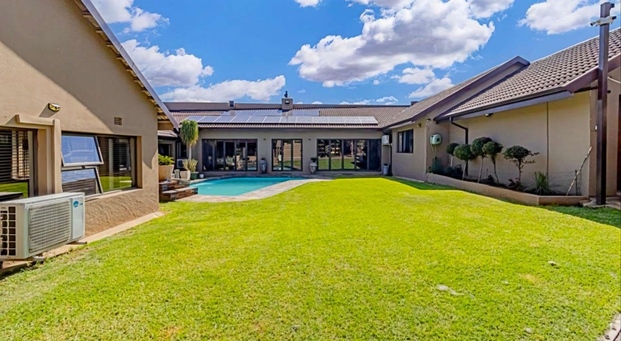 5 Bedroom Property for Sale in Verwoerdpark Gauteng