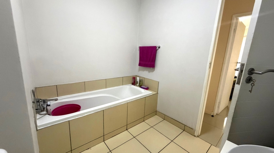 1 Bedroom Property for Sale in Halfway Gardens Gauteng