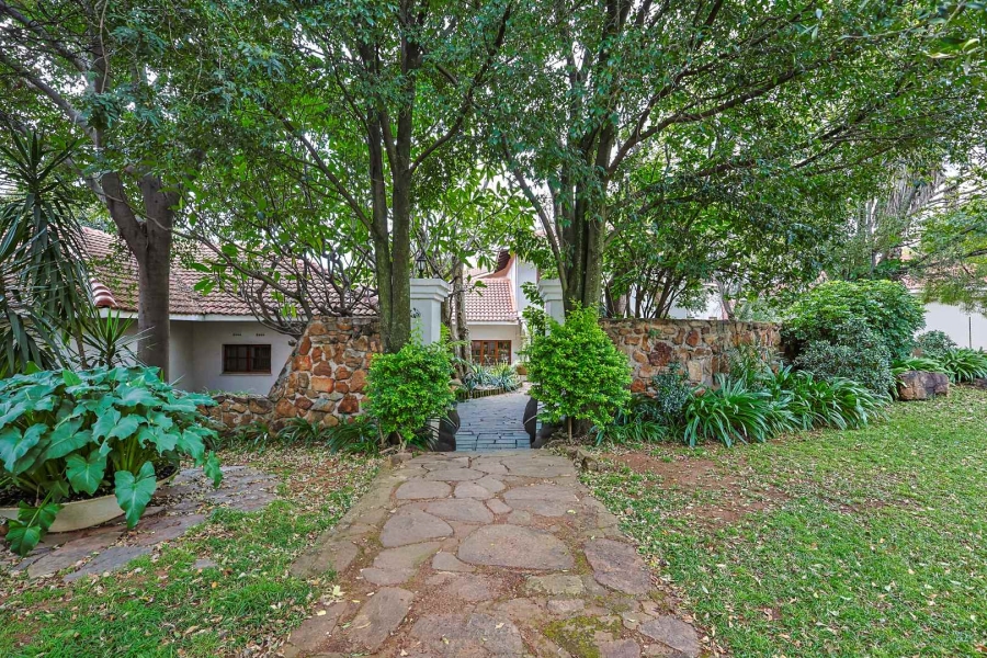 7 Bedroom Property for Sale in Zwavelpoort Gauteng