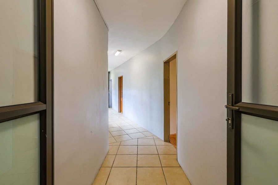 7 Bedroom Property for Sale in Zwavelpoort Gauteng