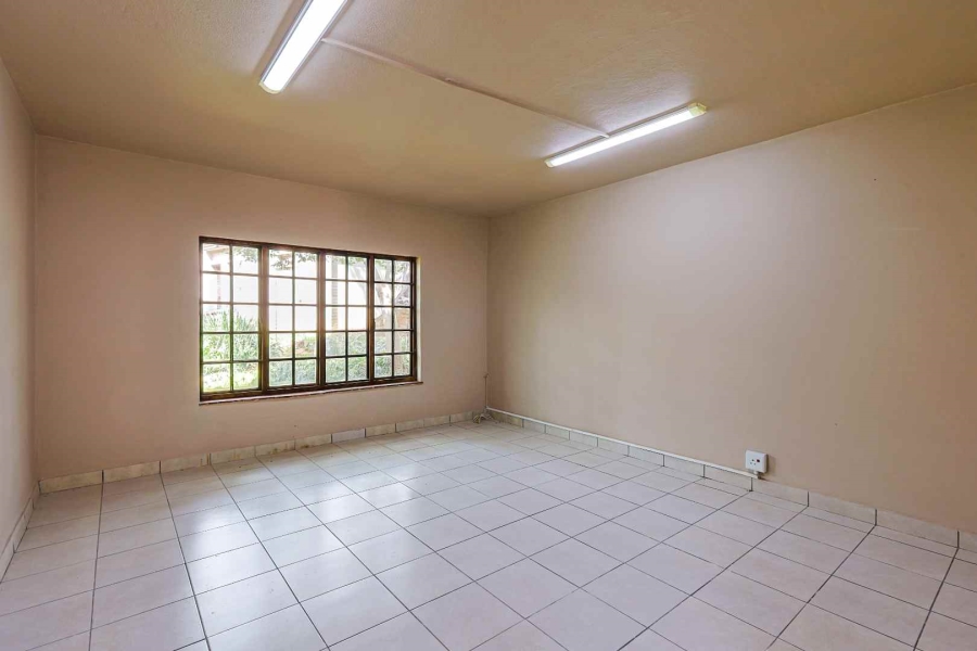 7 Bedroom Property for Sale in Zwavelpoort Gauteng