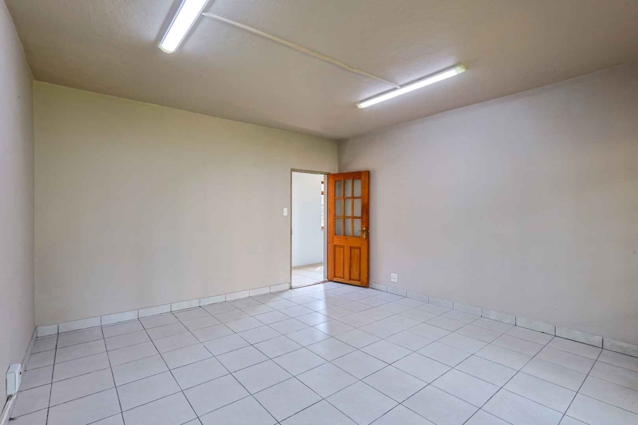 7 Bedroom Property for Sale in Zwavelpoort Gauteng