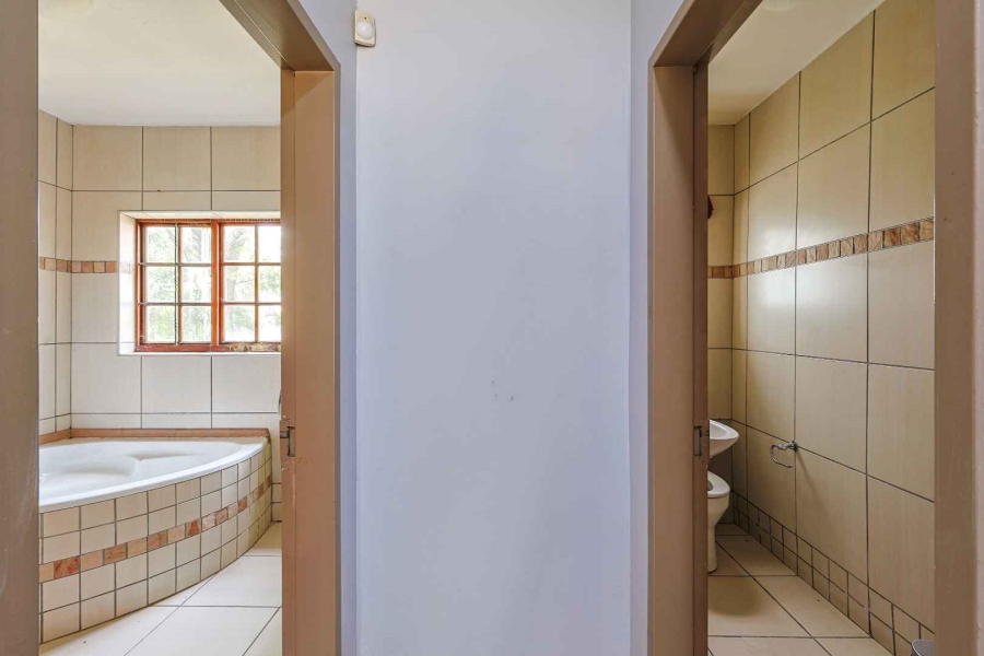 7 Bedroom Property for Sale in Zwavelpoort Gauteng