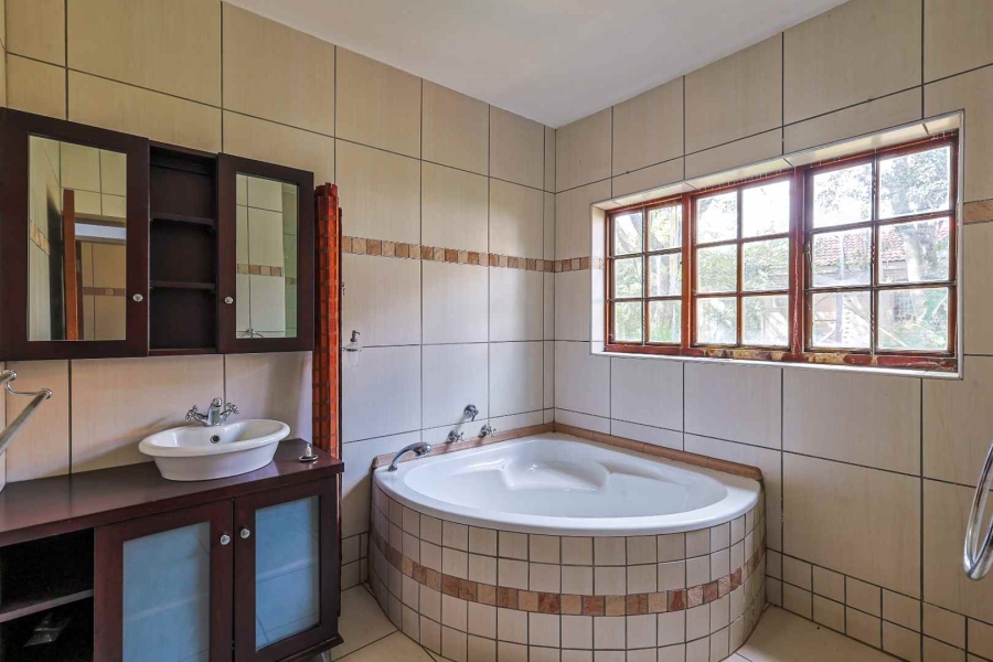 7 Bedroom Property for Sale in Zwavelpoort Gauteng
