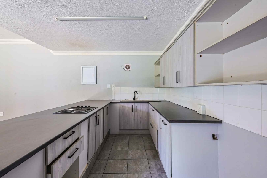 7 Bedroom Property for Sale in Zwavelpoort Gauteng
