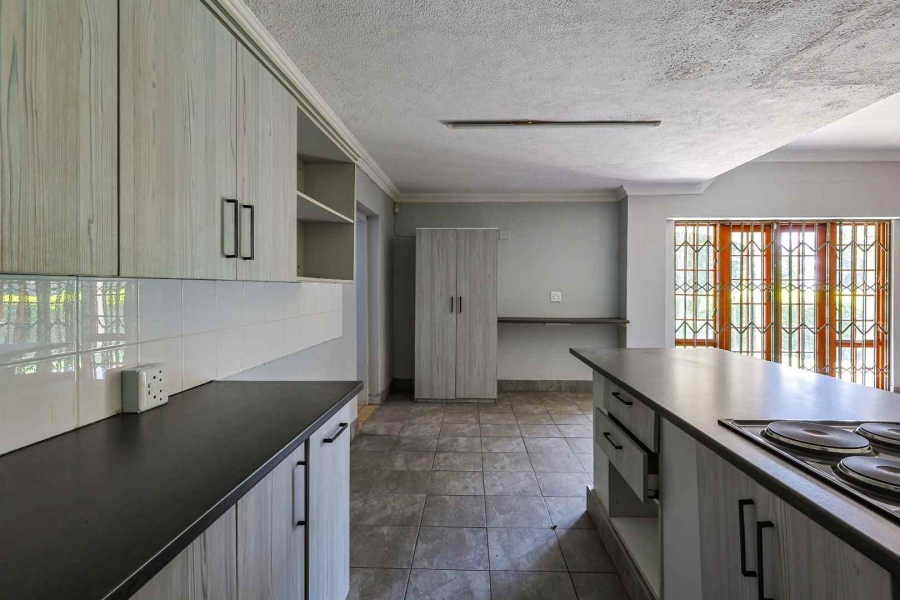 7 Bedroom Property for Sale in Zwavelpoort Gauteng