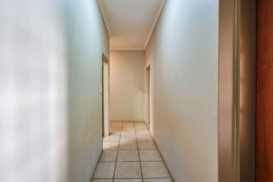 7 Bedroom Property for Sale in Zwavelpoort Gauteng