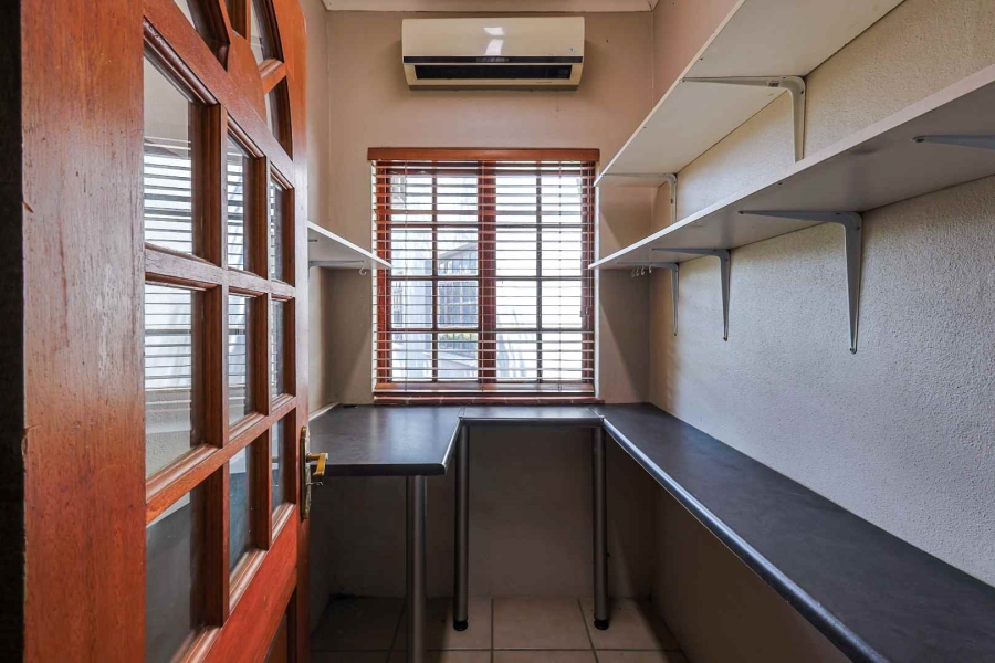 7 Bedroom Property for Sale in Zwavelpoort Gauteng