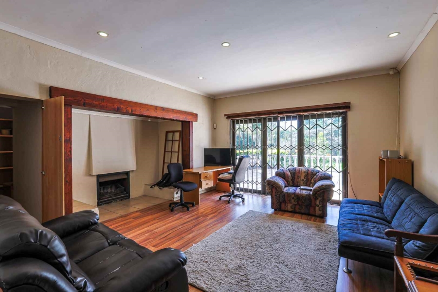 7 Bedroom Property for Sale in Zwavelpoort Gauteng