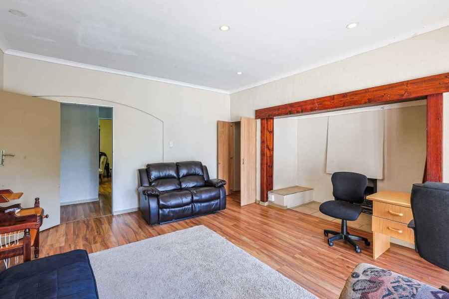 7 Bedroom Property for Sale in Zwavelpoort Gauteng