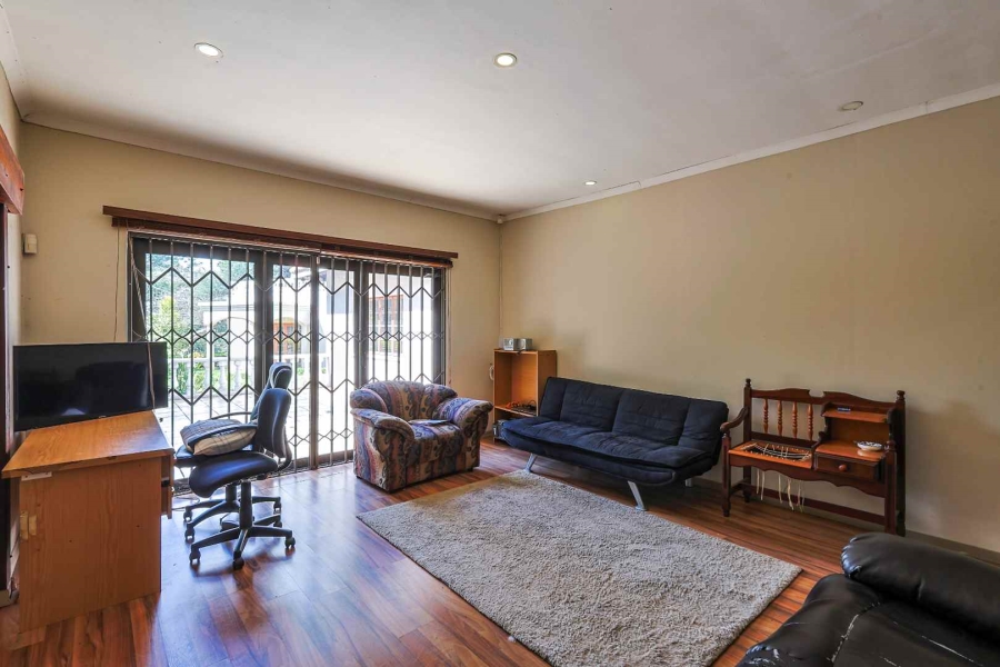 7 Bedroom Property for Sale in Zwavelpoort Gauteng