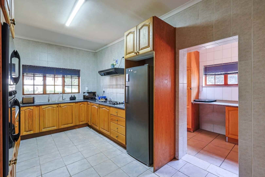 7 Bedroom Property for Sale in Zwavelpoort Gauteng