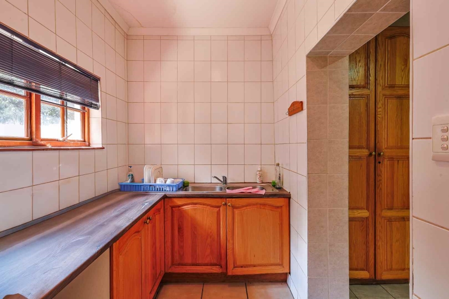 7 Bedroom Property for Sale in Zwavelpoort Gauteng
