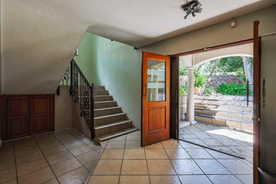 7 Bedroom Property for Sale in Zwavelpoort Gauteng