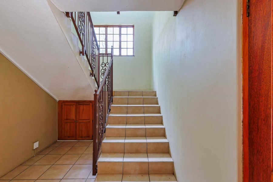 7 Bedroom Property for Sale in Zwavelpoort Gauteng