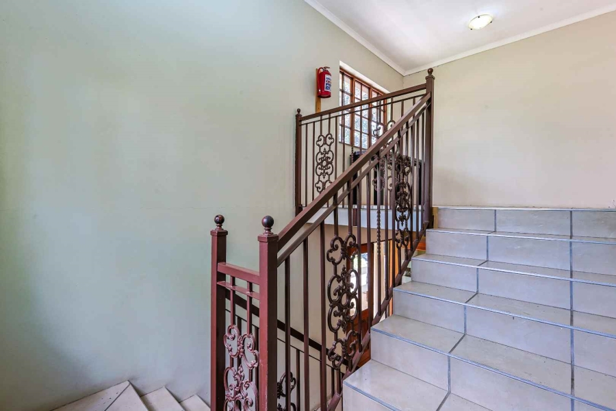 7 Bedroom Property for Sale in Zwavelpoort Gauteng
