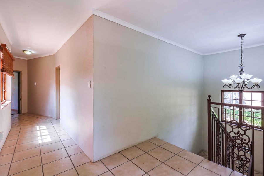 7 Bedroom Property for Sale in Zwavelpoort Gauteng