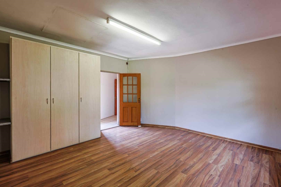 7 Bedroom Property for Sale in Zwavelpoort Gauteng