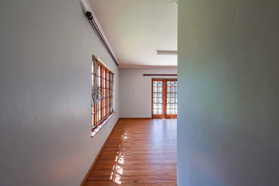 7 Bedroom Property for Sale in Zwavelpoort Gauteng