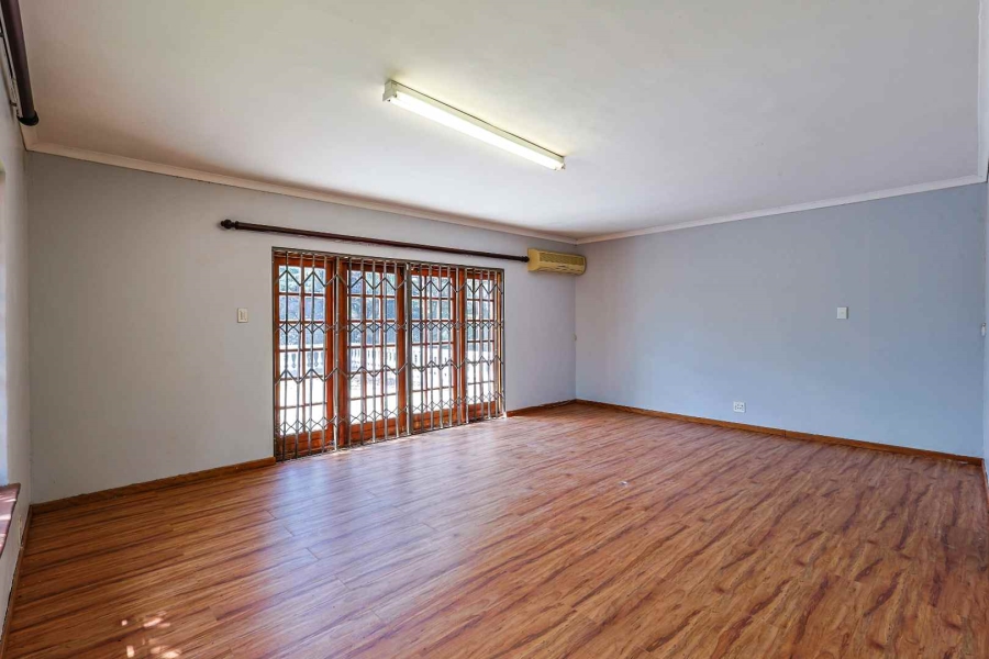 7 Bedroom Property for Sale in Zwavelpoort Gauteng