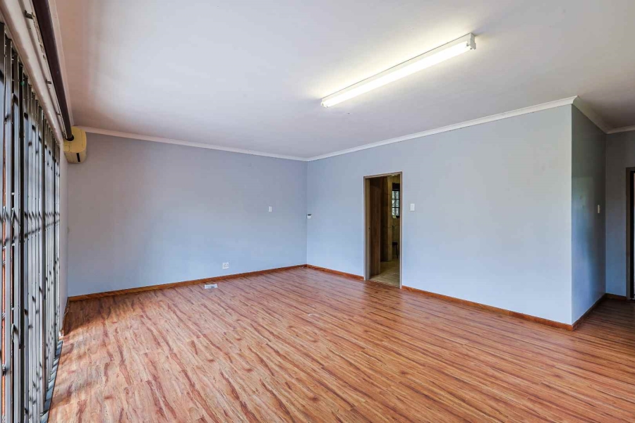 7 Bedroom Property for Sale in Zwavelpoort Gauteng