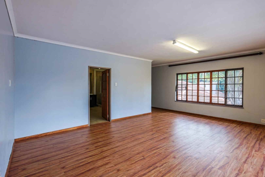7 Bedroom Property for Sale in Zwavelpoort Gauteng