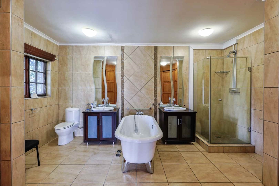 7 Bedroom Property for Sale in Zwavelpoort Gauteng