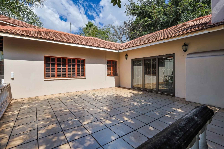 7 Bedroom Property for Sale in Zwavelpoort Gauteng
