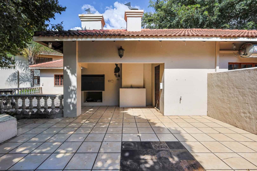 7 Bedroom Property for Sale in Zwavelpoort Gauteng