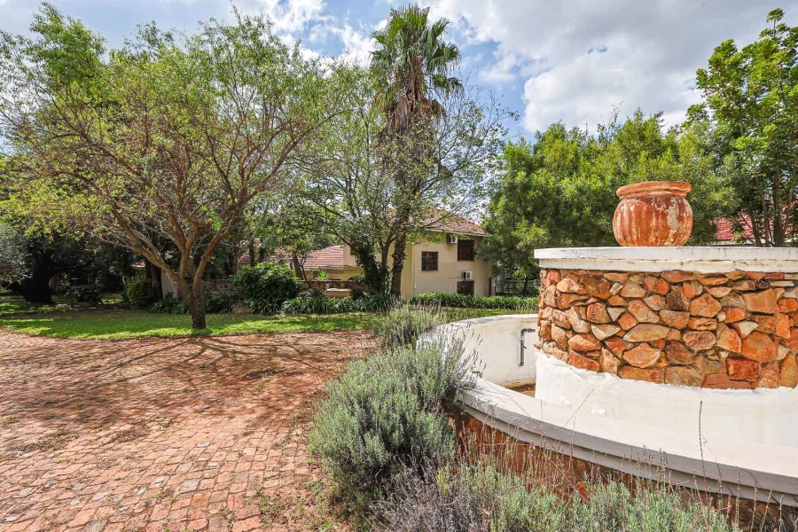 7 Bedroom Property for Sale in Zwavelpoort Gauteng