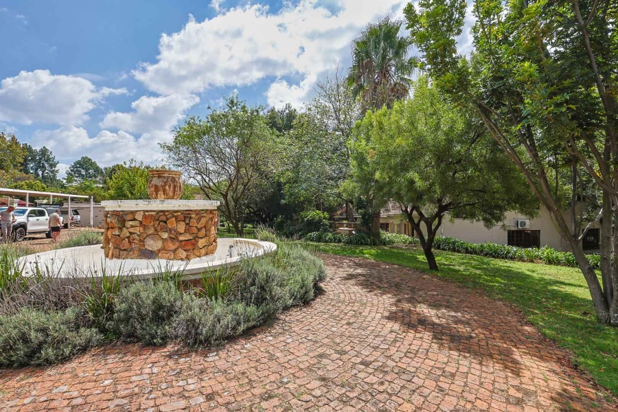 7 Bedroom Property for Sale in Zwavelpoort Gauteng