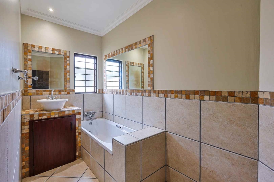 4 Bedroom Property for Sale in Sterrewag Gauteng