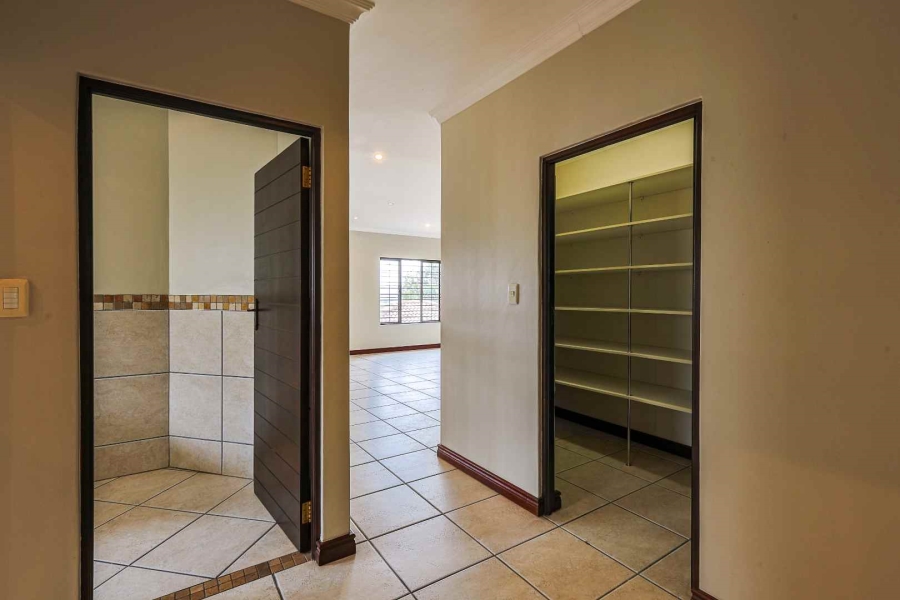 4 Bedroom Property for Sale in Sterrewag Gauteng