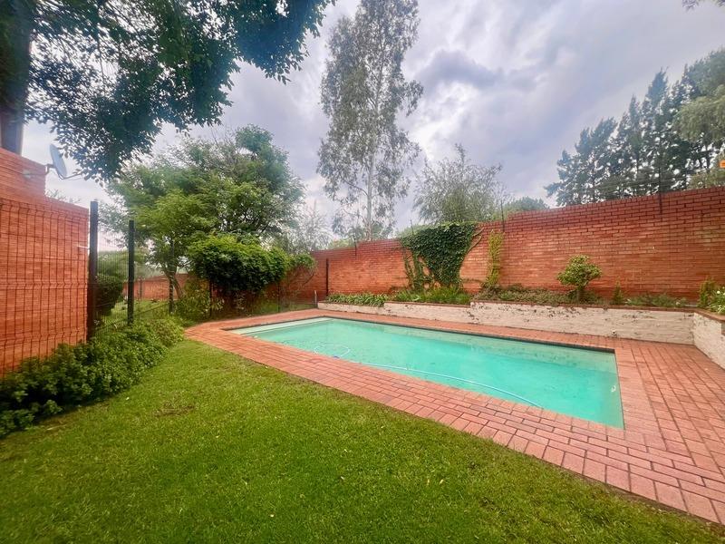 2 Bedroom Property for Sale in Wilgeheuwel Gauteng