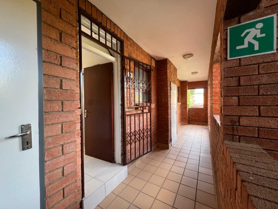 2 Bedroom Property for Sale in Wilgeheuwel Gauteng