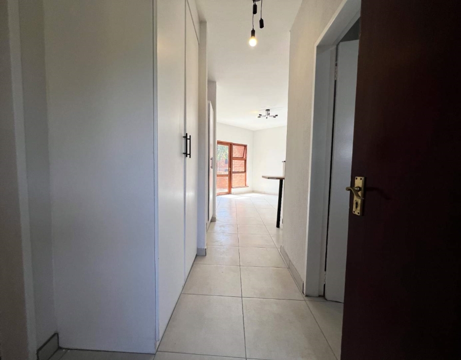 2 Bedroom Property for Sale in Wilgeheuwel Gauteng