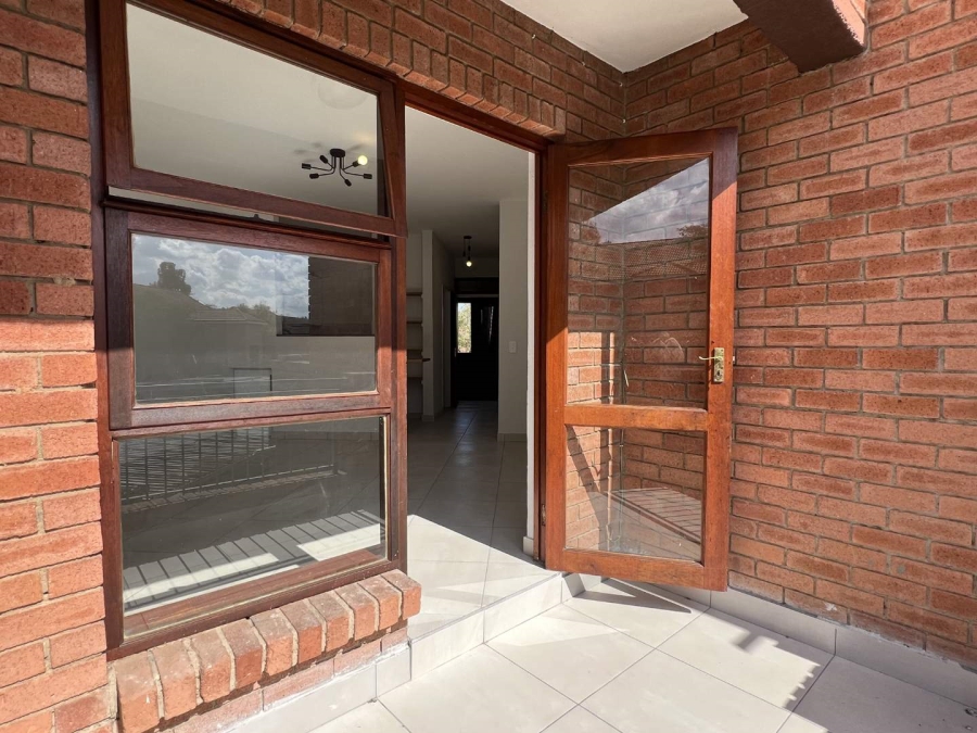 2 Bedroom Property for Sale in Wilgeheuwel Gauteng