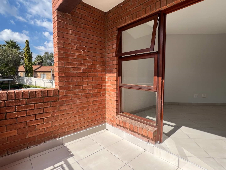2 Bedroom Property for Sale in Wilgeheuwel Gauteng