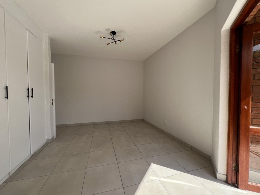 2 Bedroom Property for Sale in Wilgeheuwel Gauteng