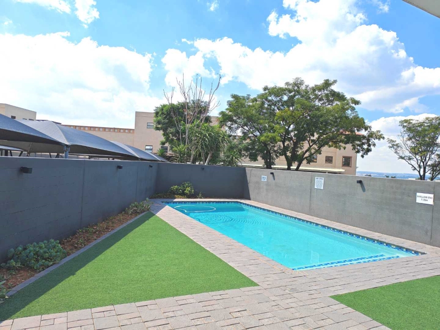 1 Bedroom Property for Sale in North Riding Gauteng