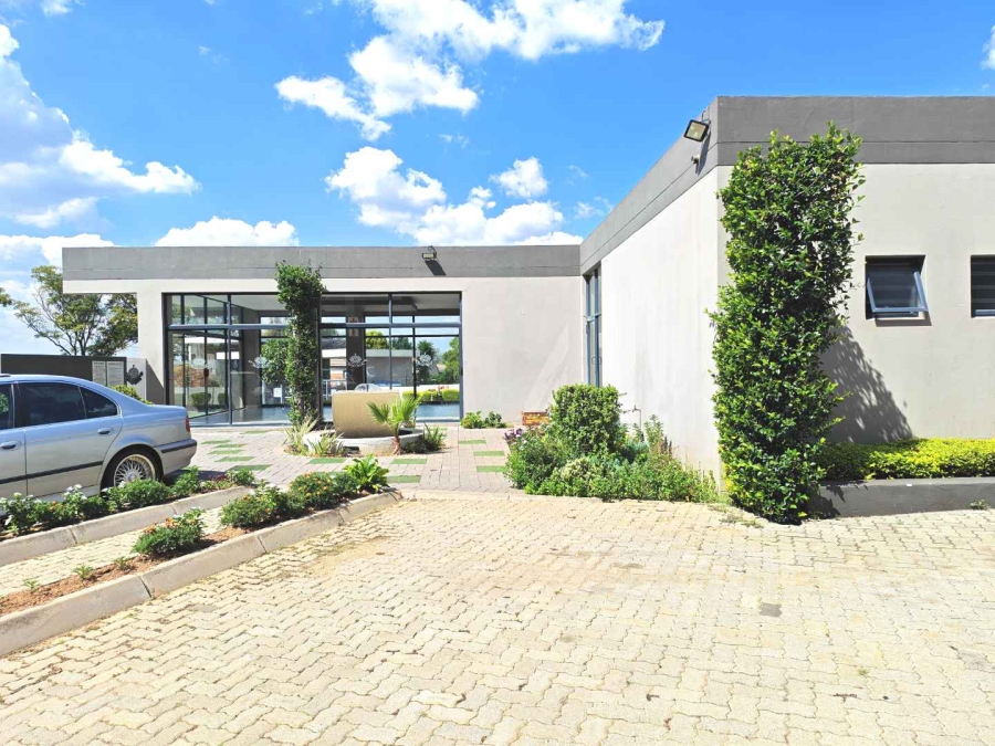 1 Bedroom Property for Sale in North Riding Gauteng