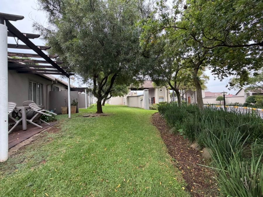 2 Bedroom Property for Sale in Greenstone Hill Gauteng
