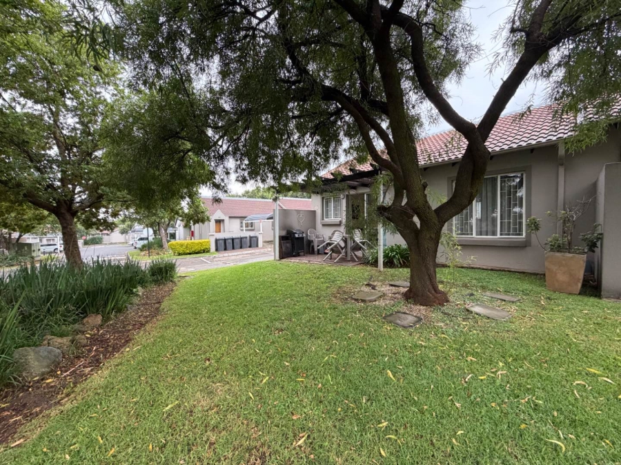 2 Bedroom Property for Sale in Greenstone Hill Gauteng