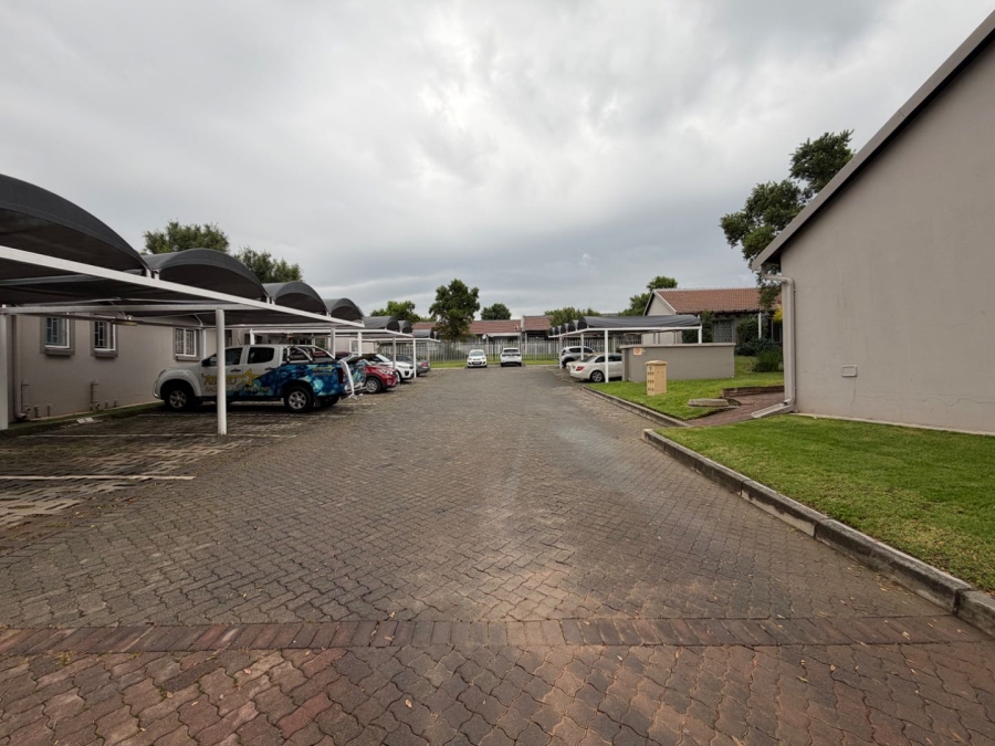 2 Bedroom Property for Sale in Greenstone Hill Gauteng